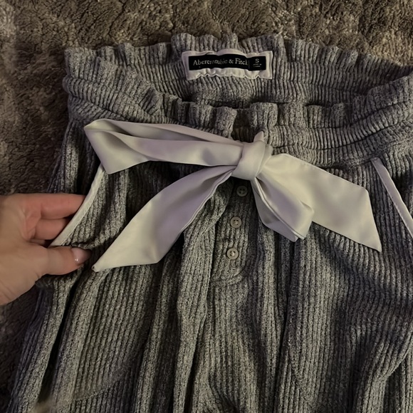 A&F sweatpants - Picture 3 of 3